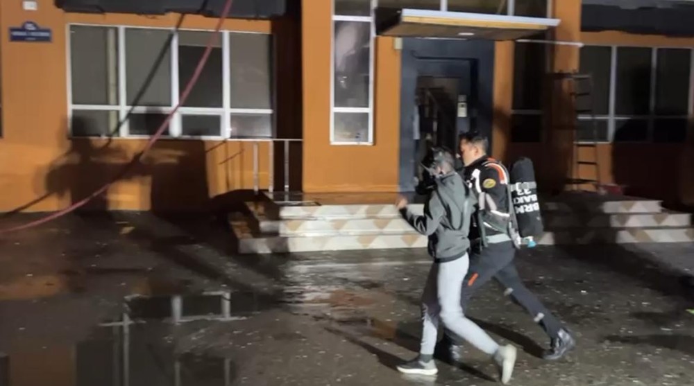 Yaşayış binasındakı yanğın söndürüldü -FOTOLAR